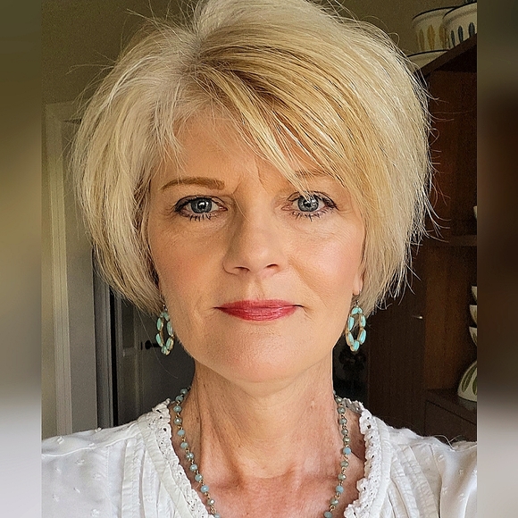 Meet your Posher, Sandi - Picture 1 of 1